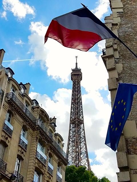 Eiffel drapeaux
