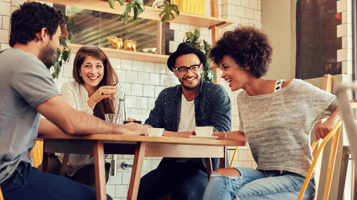 Etudiants au café